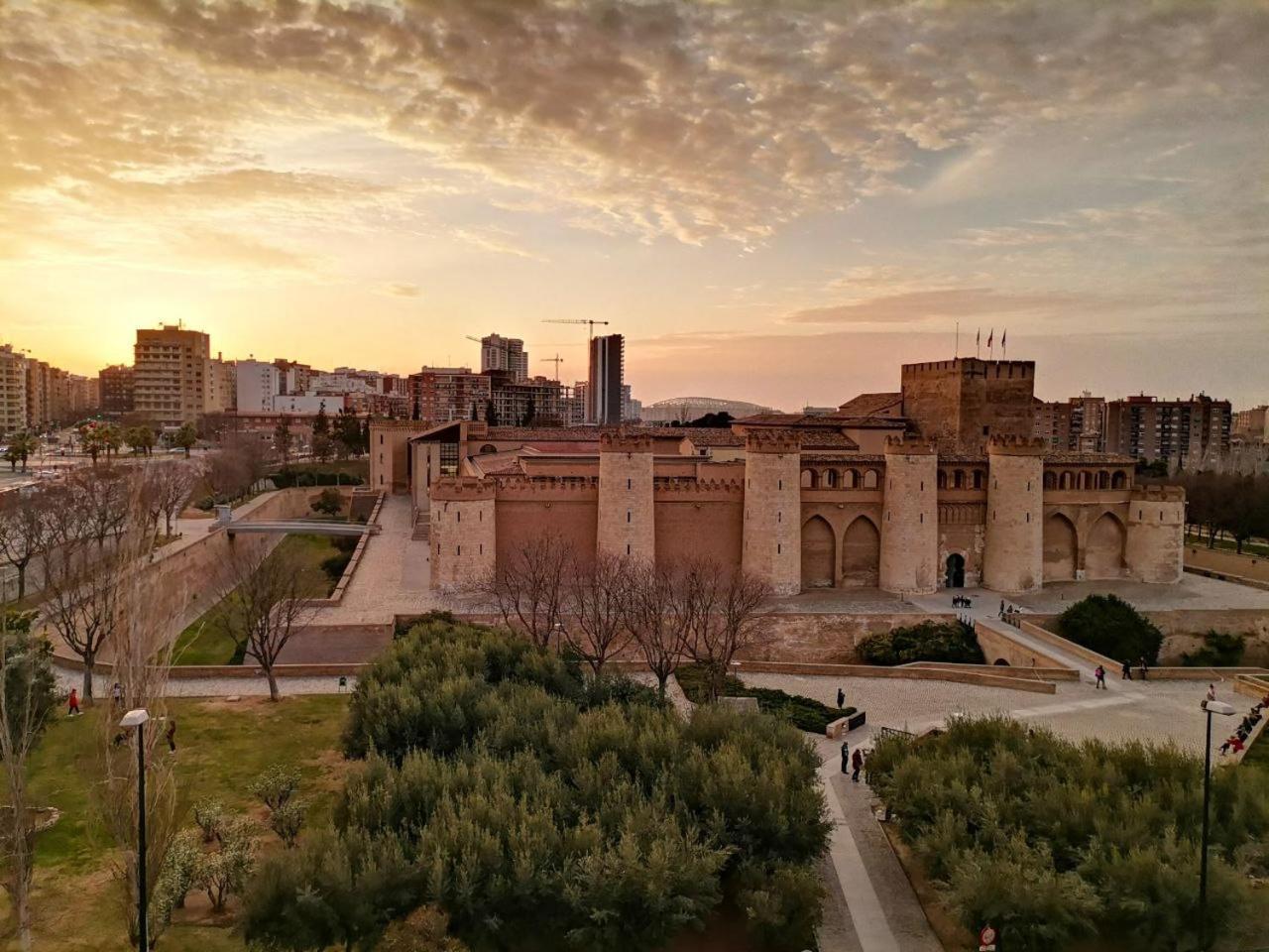 La Balconada De La Aljaferia Con Parking Privado Daire Zaragoza Dış mekan fotoğraf